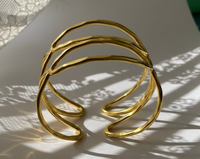 Indiriva Criss-Cross Cuff