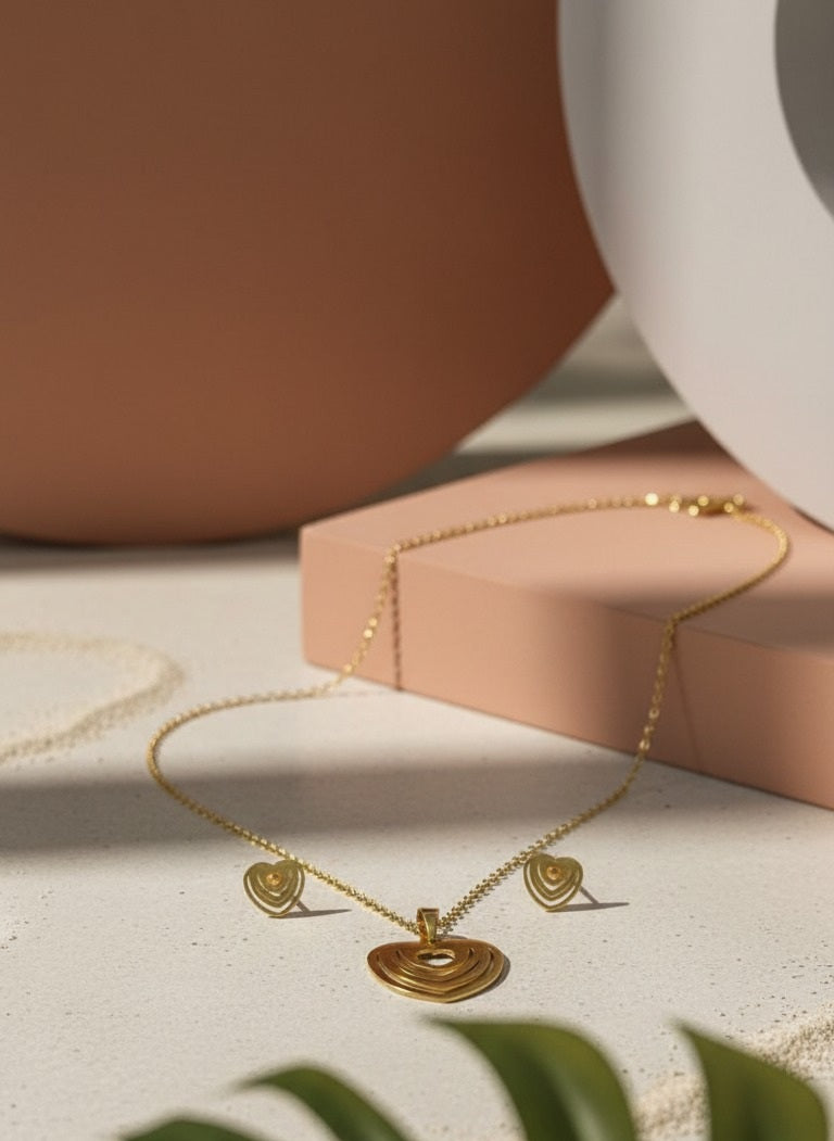 Indiriva Golden Aura Heart Set – Pendant Necklace & Stud Earrings