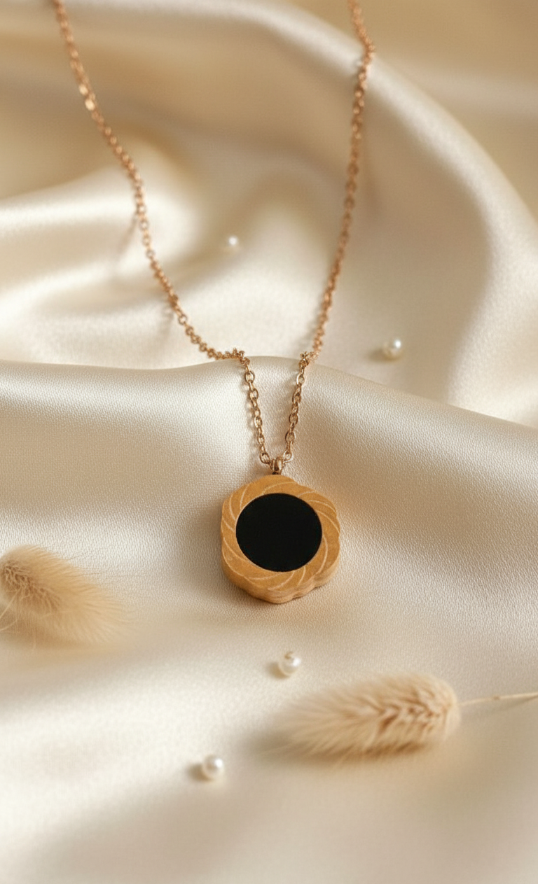 Indiriva Onyx Orbit Necklace