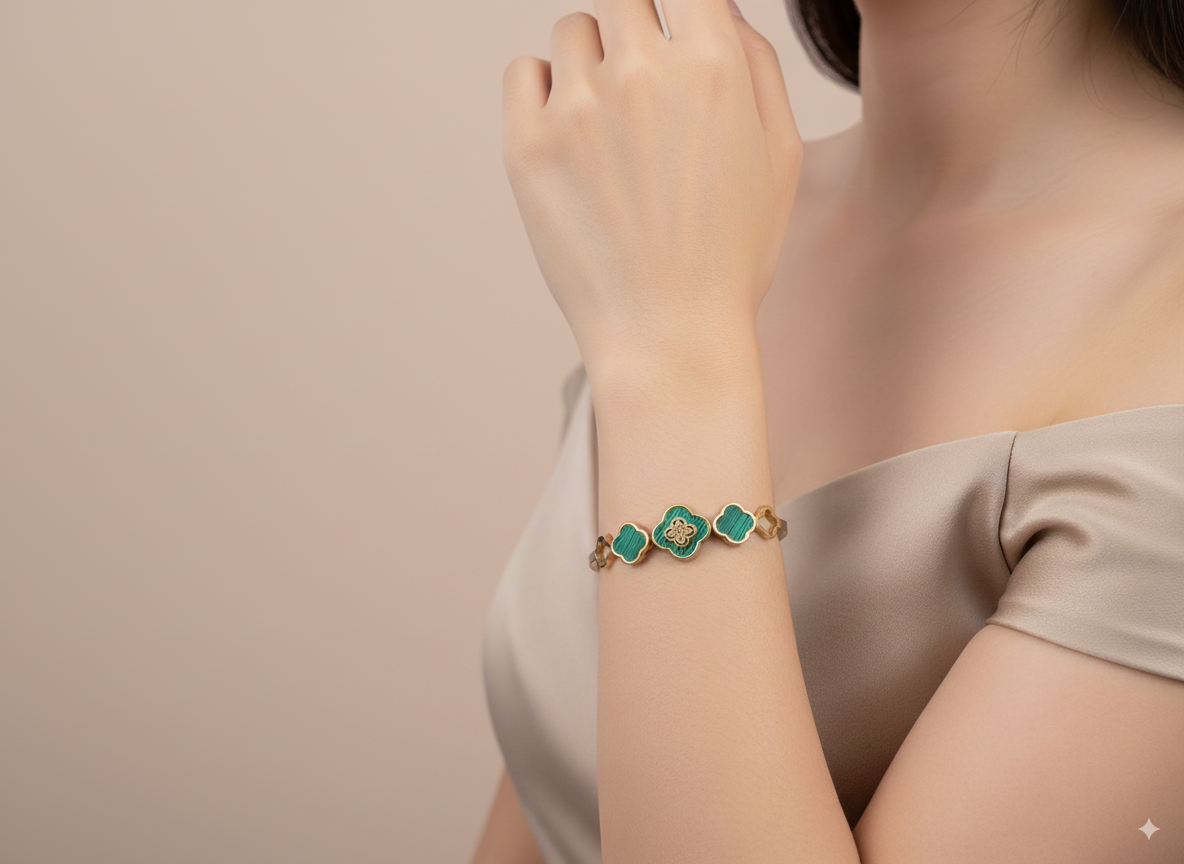 Indiriva Opulent Clover Charm Bracelet