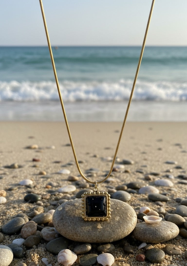 Indiriva Noir Charm Necklace| Black