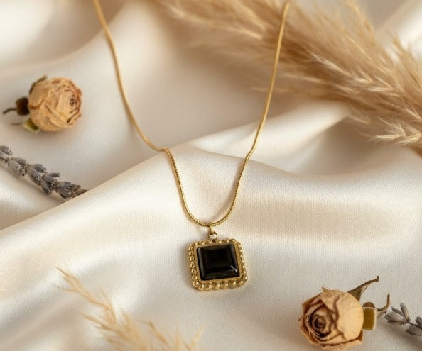 Indiriva Noir Charm Necklace| Black