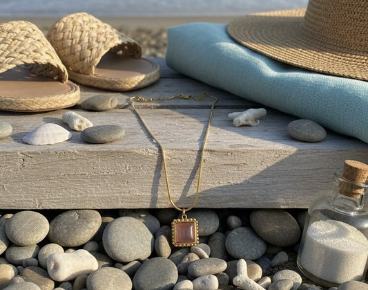 Indiriva Noir Charm Necklace| Pink