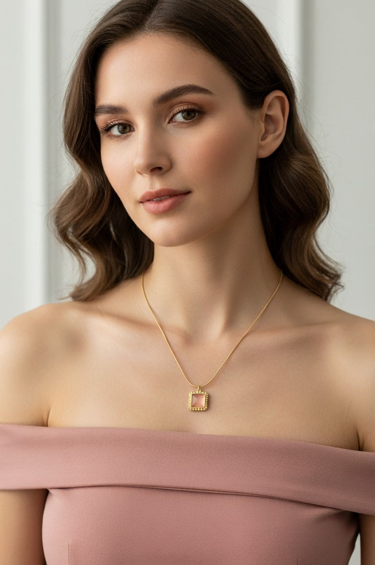 Indiriva Noir Charm Necklace| Pink