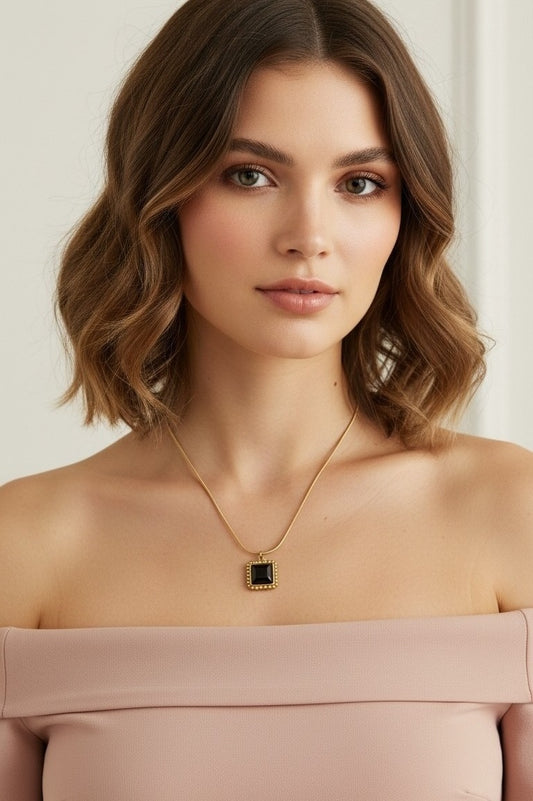 Indiriva Noir Charm Necklace| Black