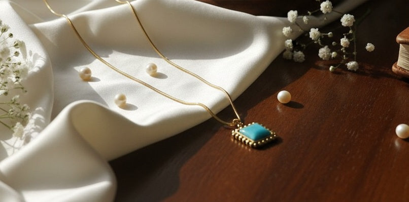 Indiriva Noir Charm Necklace| Blue