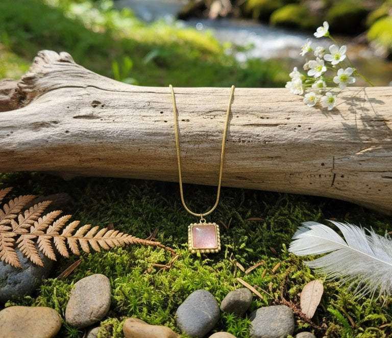Indiriva Noir Charm Necklace| Pink